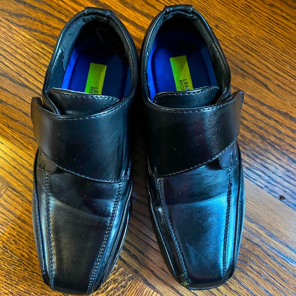 BOYS DRESSY SHOES SIZE 3 .